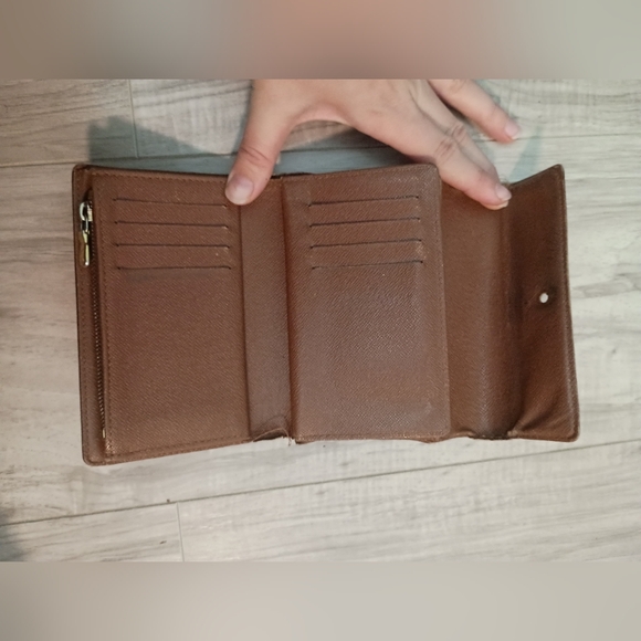 Louis Vuitton Alexandra patent leather wallet - Picture 9 of 16